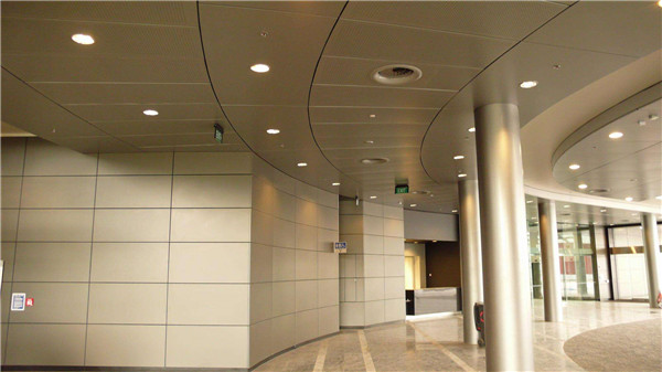 室内走廊-铝塑板吊顶与墙面