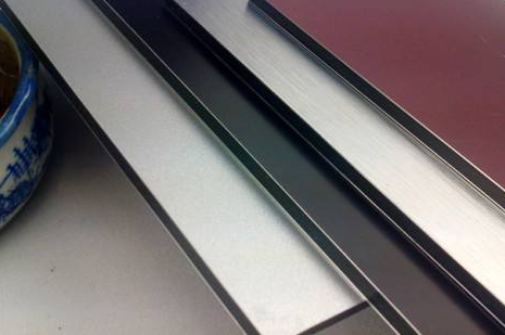如何通过外观来判断铝塑复合板的质量